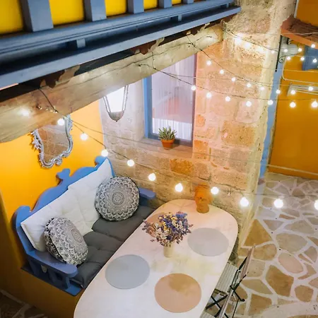 Vakantiehuis Mayelia Cozy House In The Medieval Town