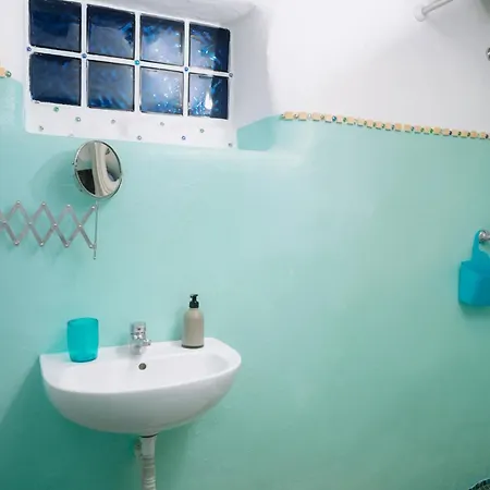 Vakantiehuis Mayelia Cozy House In The Medieval Town