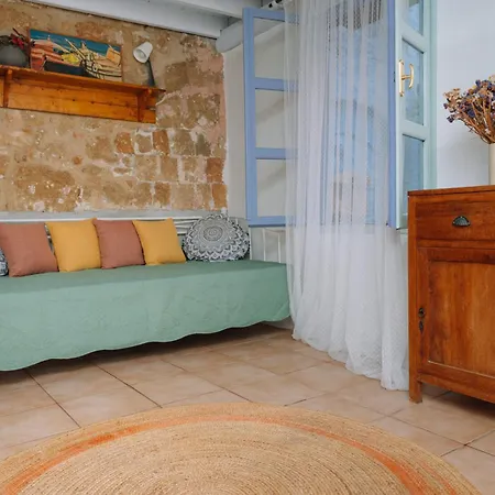 Mayelia Cozy House In The Medieval Town Vakantiehuis *