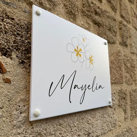 Mayelia Cozy House In The Medieval Town Vakantiehuis